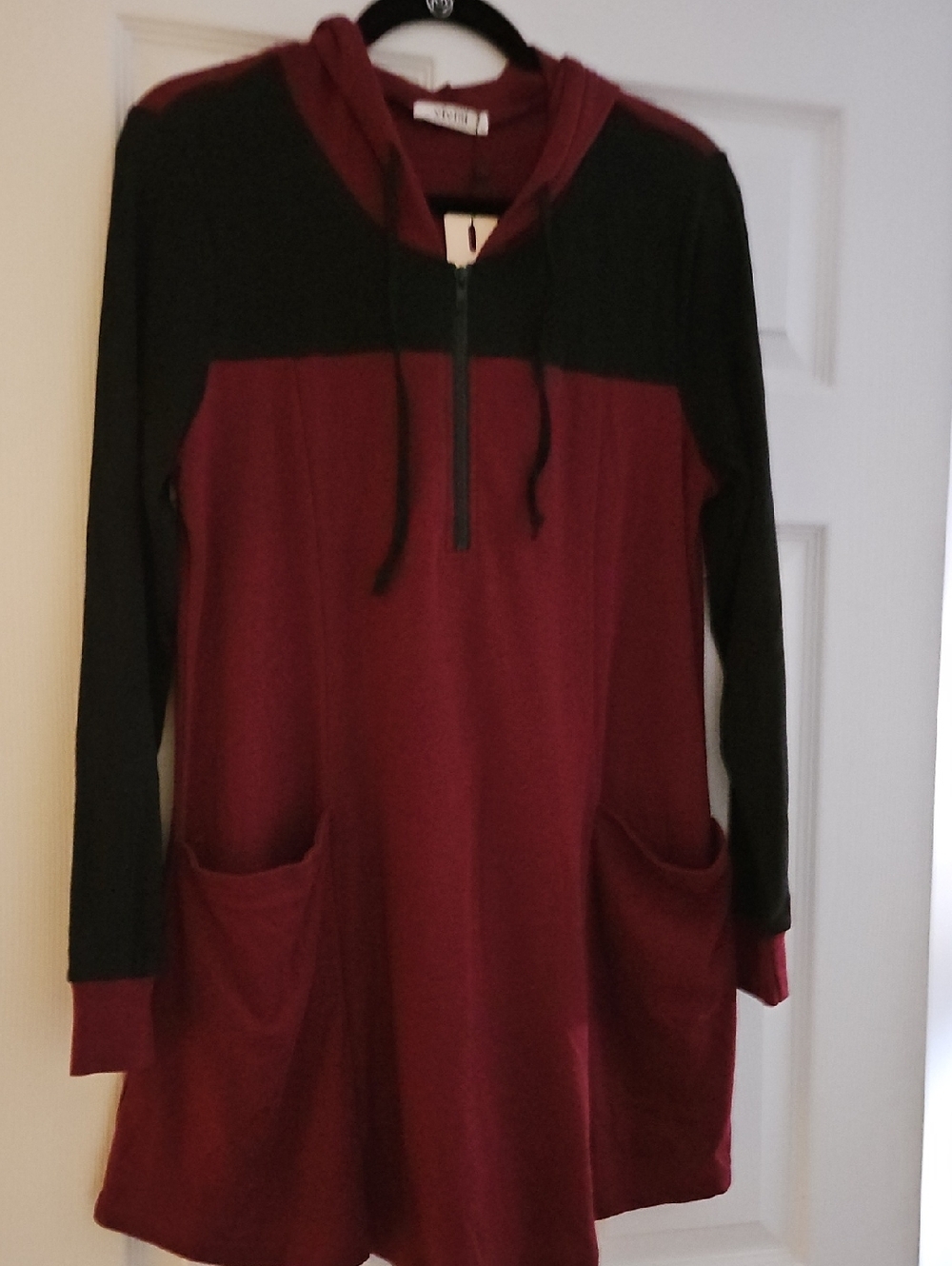 ViVI Burgundy and Black Half-Zip Hooded Tunic With Pockets SizeXL New With Tags